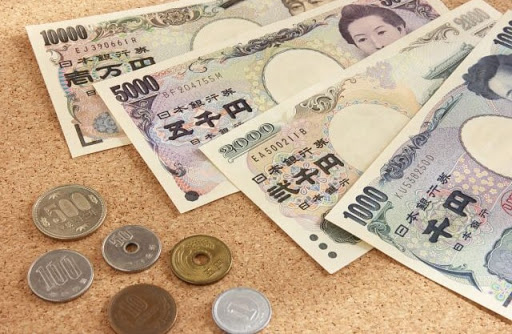 Nhật bản sử dụng cả tiền xu lẫn tiền giấy