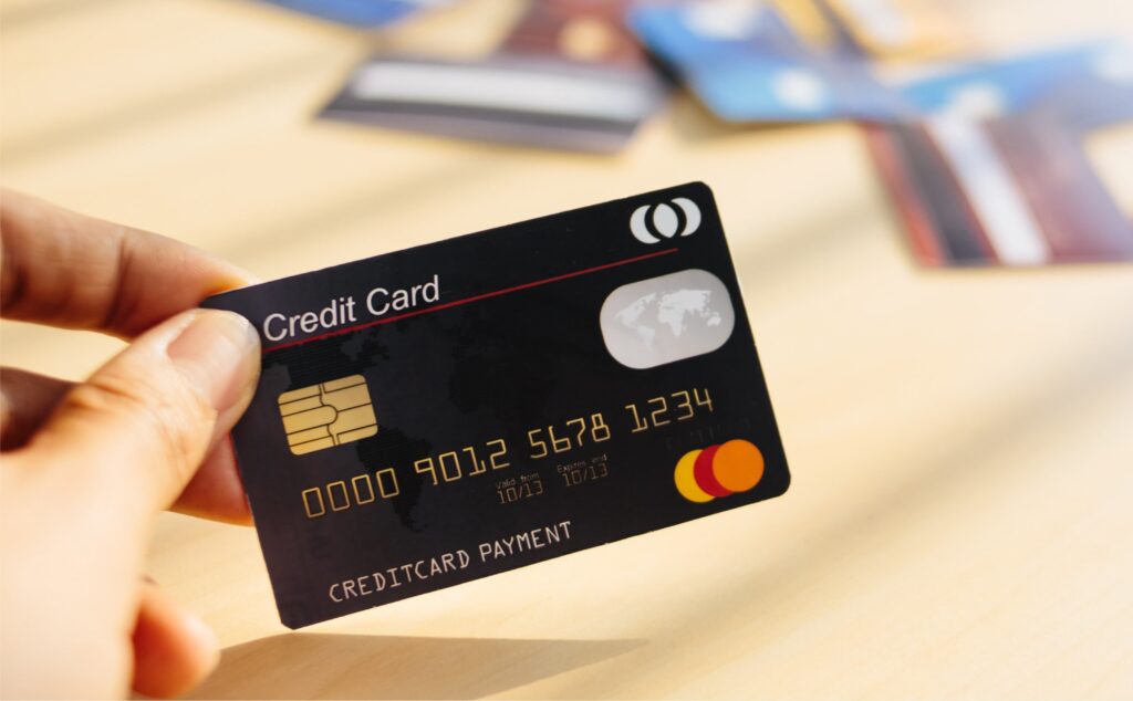 Mở tối thiểu từ 2 thẻ tín dụng sẽ giúp bạn tránh nhiều rủi ro trong khi thanh toán
