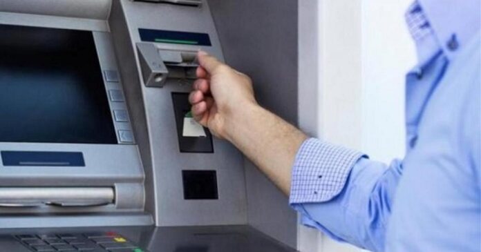 Bị nuốt thẻ ATM phải làm sao? Cách xử lý để lấy lại thẻ!