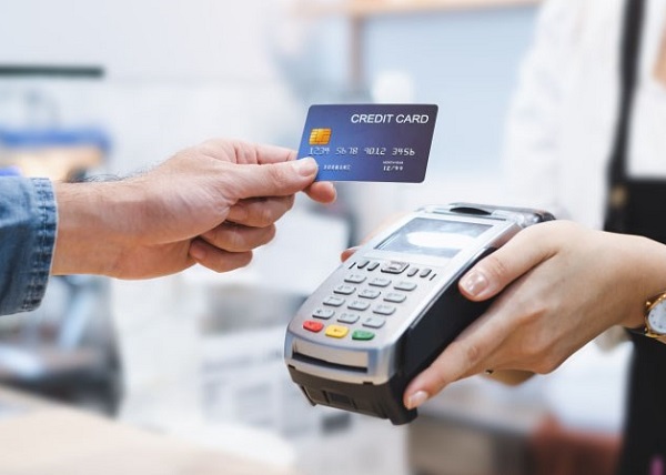 Hạn chế rút tiền mặt thẻ tín dụng