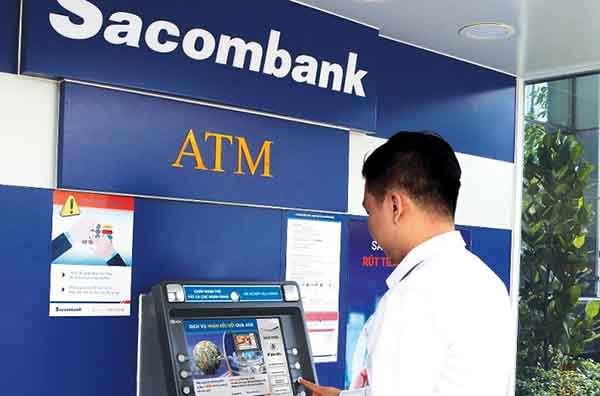 Hướng dẫn cách rút tiền mặt từ thẻ atm ngân hàng sacombank