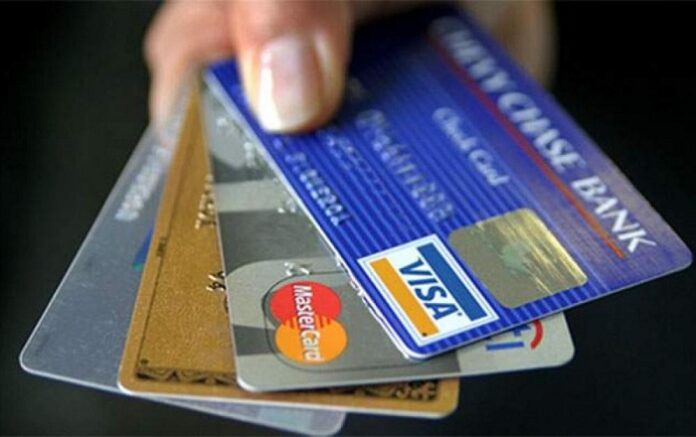 Độ tuổi làm thẻ ATM ngân hàng là bao nhiêu?