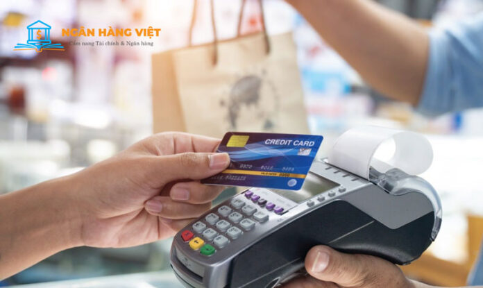 Thẻ tín dụng mang lại nhiều lợi ích tuyệt vời trong thanh toán online.