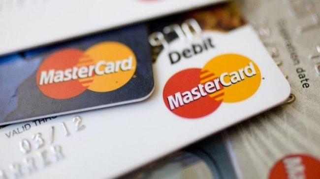 Thẻ Mastercard có rút tiền được không? Cần lưu ý gì?