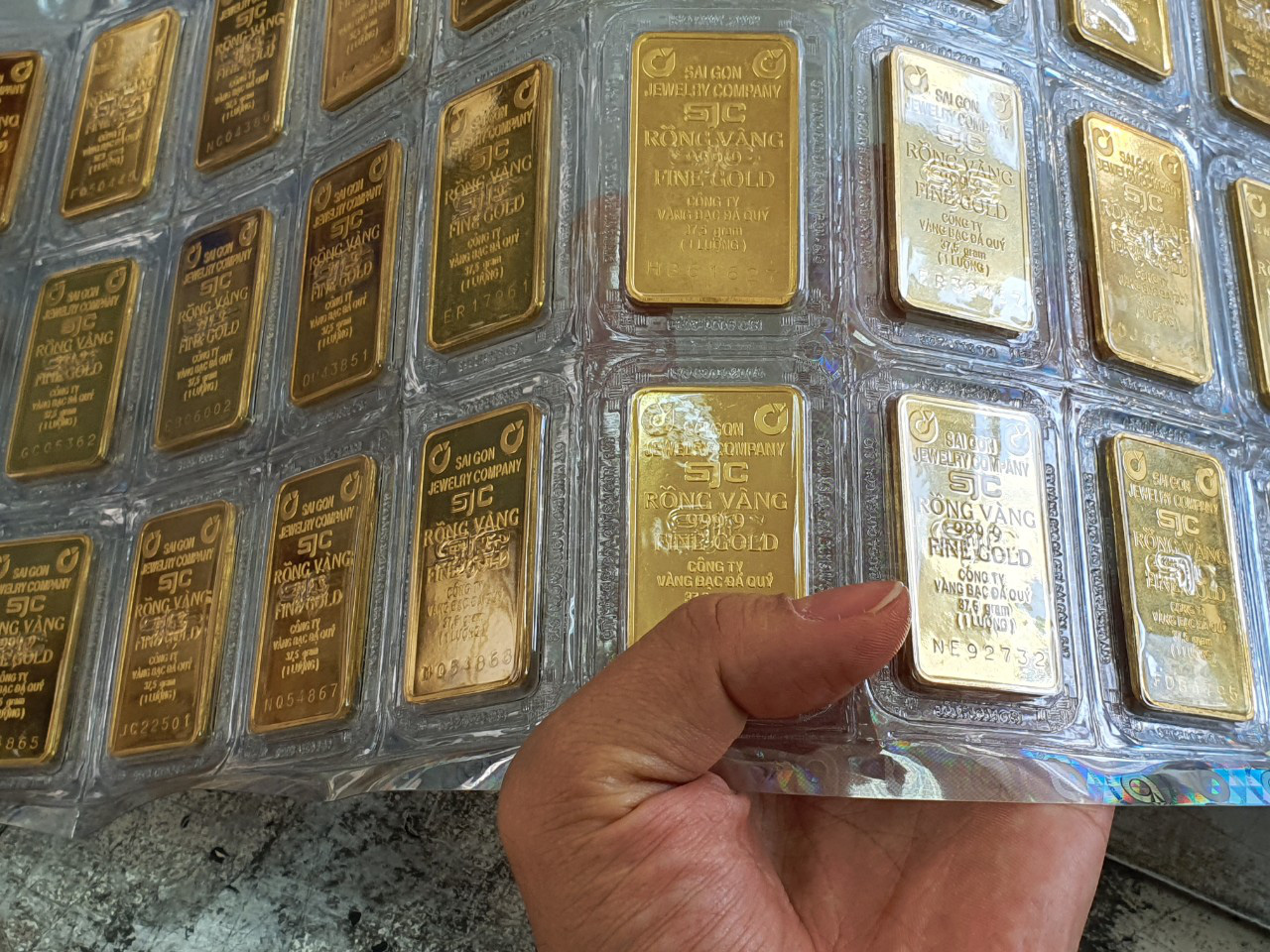 Giá vàng hôm nay 10-1: vàng sjc cao kỷ lục so với thế giới - báo lao động