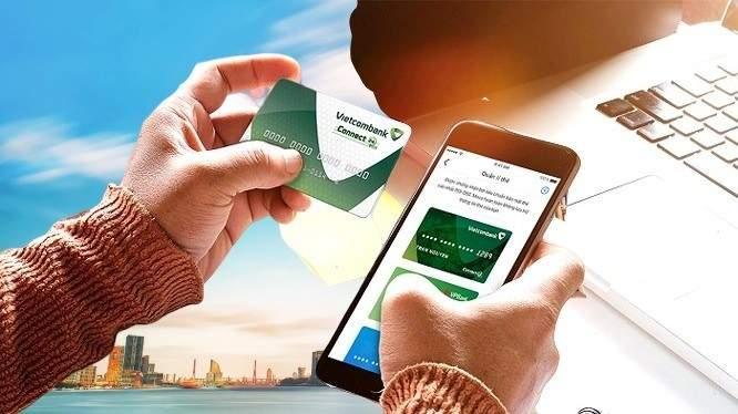 Với thẻ ATM của Vietcombank, bạn sẽ dễ dàng rút tiền mặt tại các máy ATM trong và ngoài ngân hàng