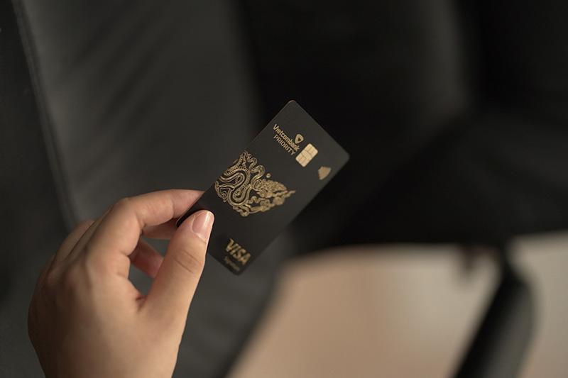 Điều kiện để làm thẻ visa Vietcombank