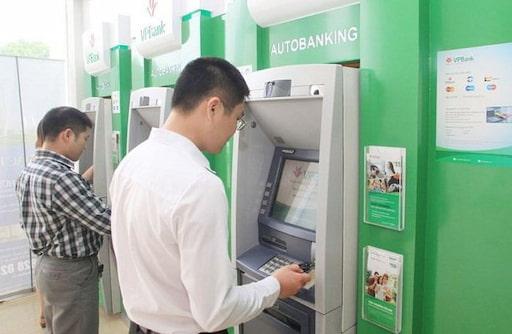 Tra cứu số tài khoản ngân hàng VPBank tại cây máy ATM