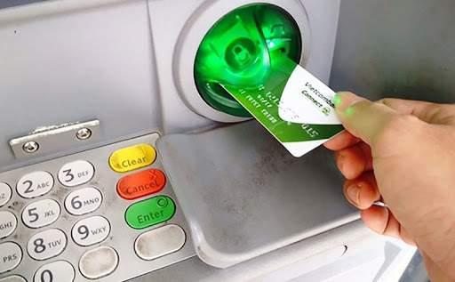 Chủ thẻ có thể dễ dàng kiểm tra hạn mức thẻ tại cây ATM